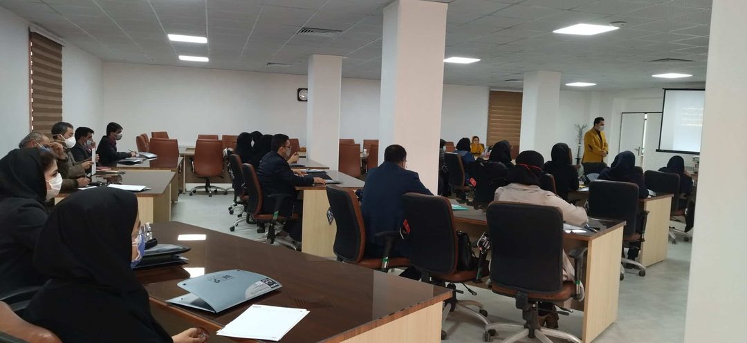 سمینارها و کارگاه‌های تخصصی ایلیا؛ از نیازسنجی فناوری تا کمک‌های اولیه